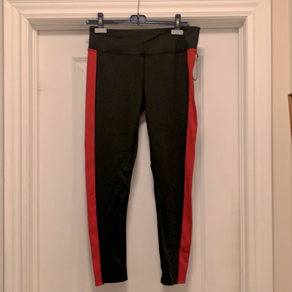 Kyodan new 7/8 length running pants key pocket in waist. Black with side pink